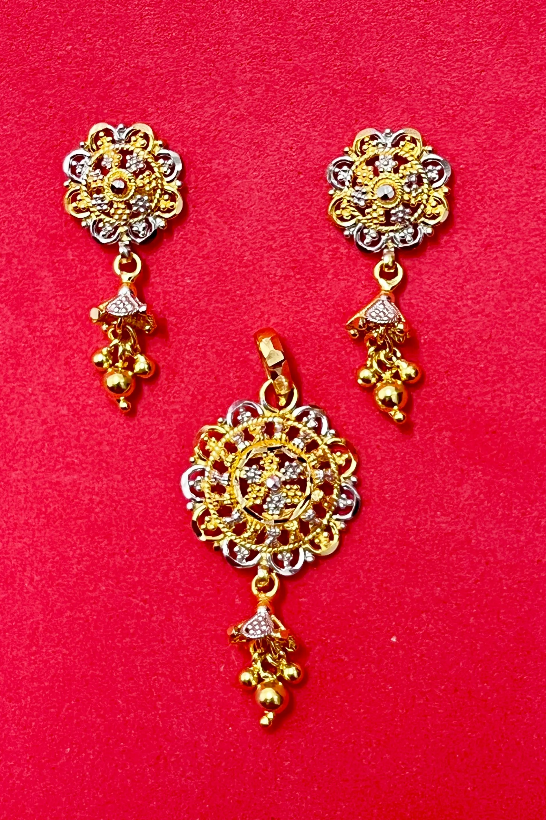 22 KT Gold Round Engraved Bells Pendant Set (D129)