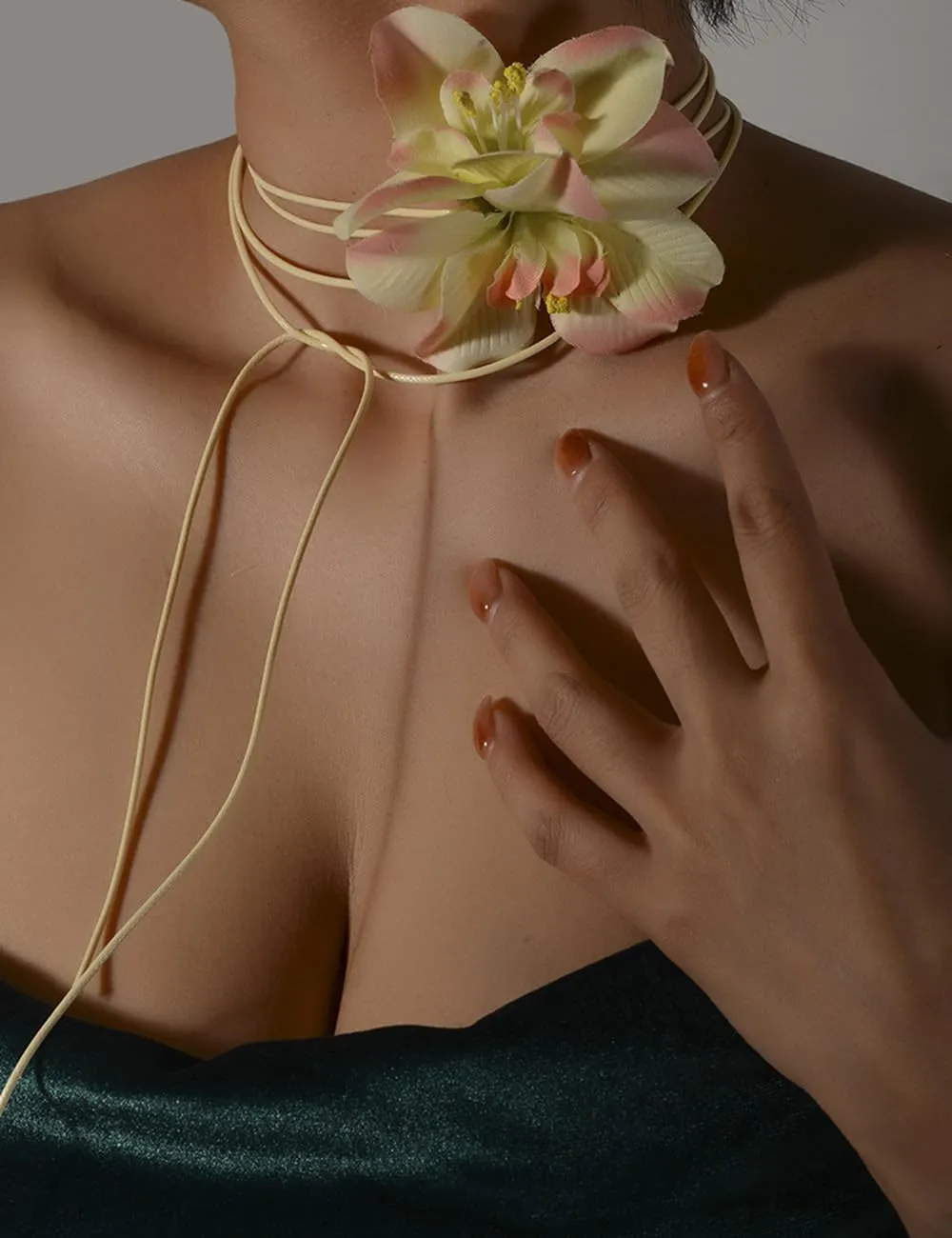 Artificial Flower Long Rope Wrap Necklace Handmade Vintage Floral Bow Tie Necklace Leather String Layered Y Necklace for Women Bridal Wedding Jewelry Gift