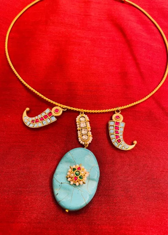 Blue stone with two pendents choker