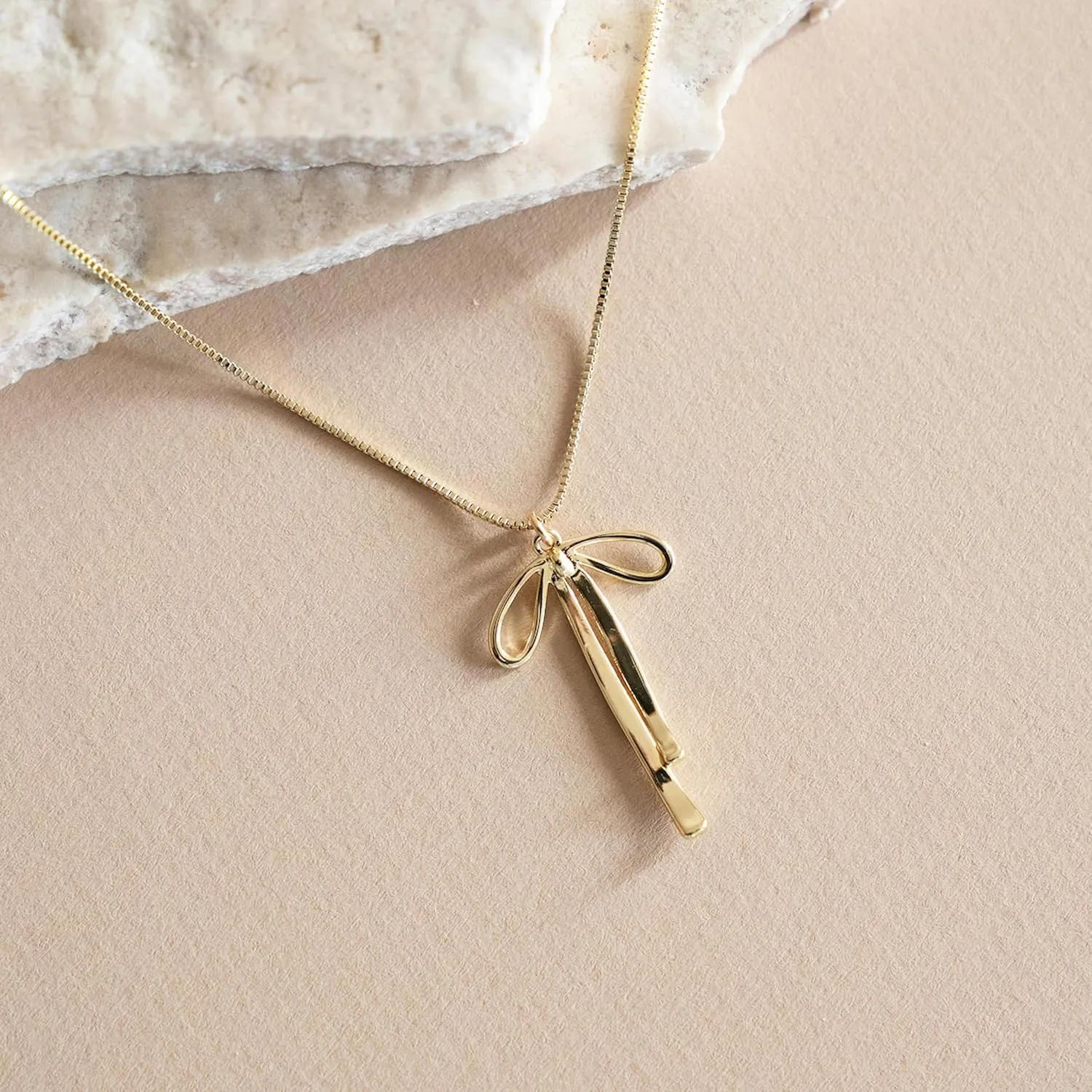 Choistily Bow Necklace Dainty Gold Pendant Necklaces for Women Bow Charm Jewelry Bow Themed Gifts for Friends Trendy Necklace for Women 2025