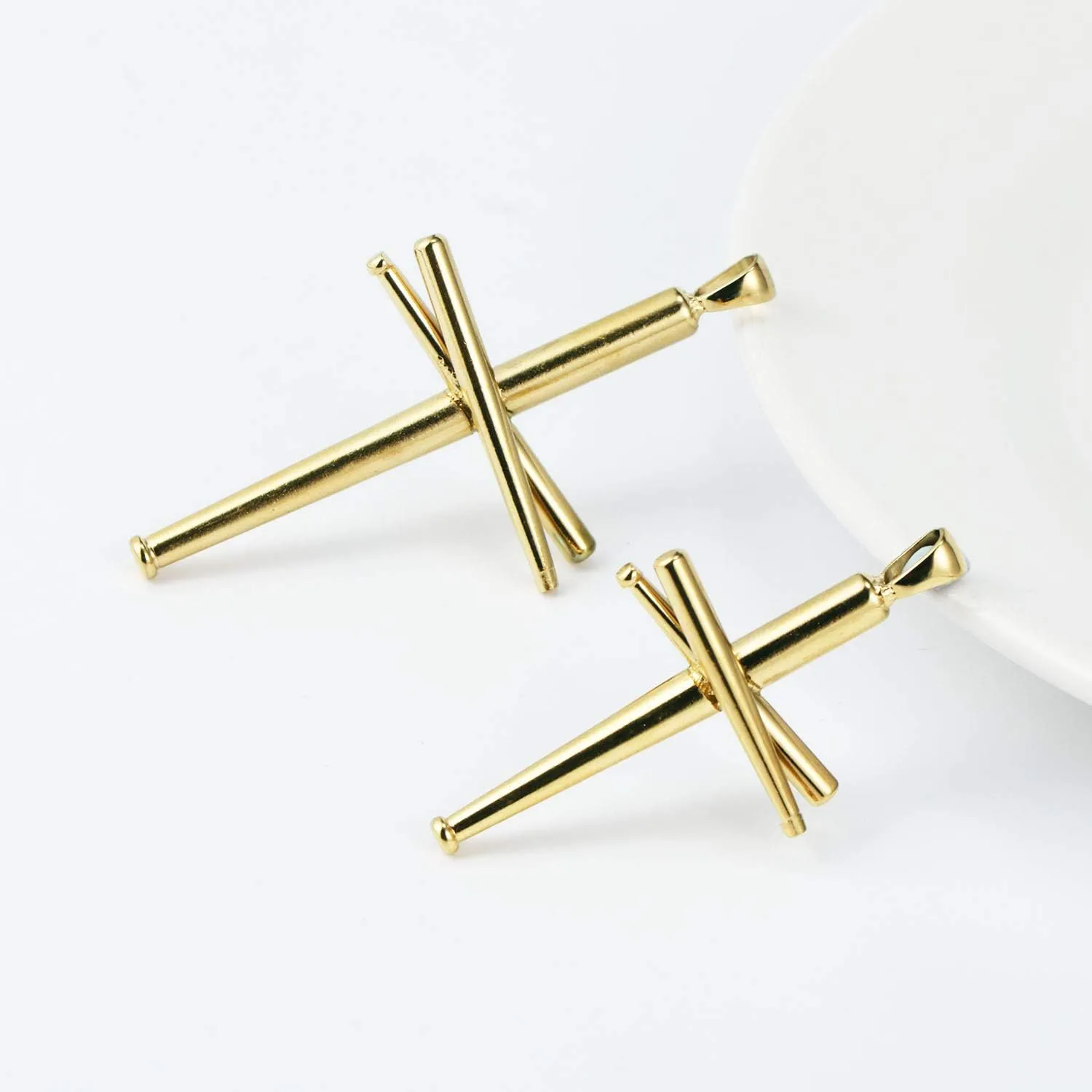 Cross Necklace Baseball Bats Athletes Cross Pendant Chain,Sport Stainless Steel Cross Necklaces for Men Women,Large and Small Silver Gold Black 18-24 Inches