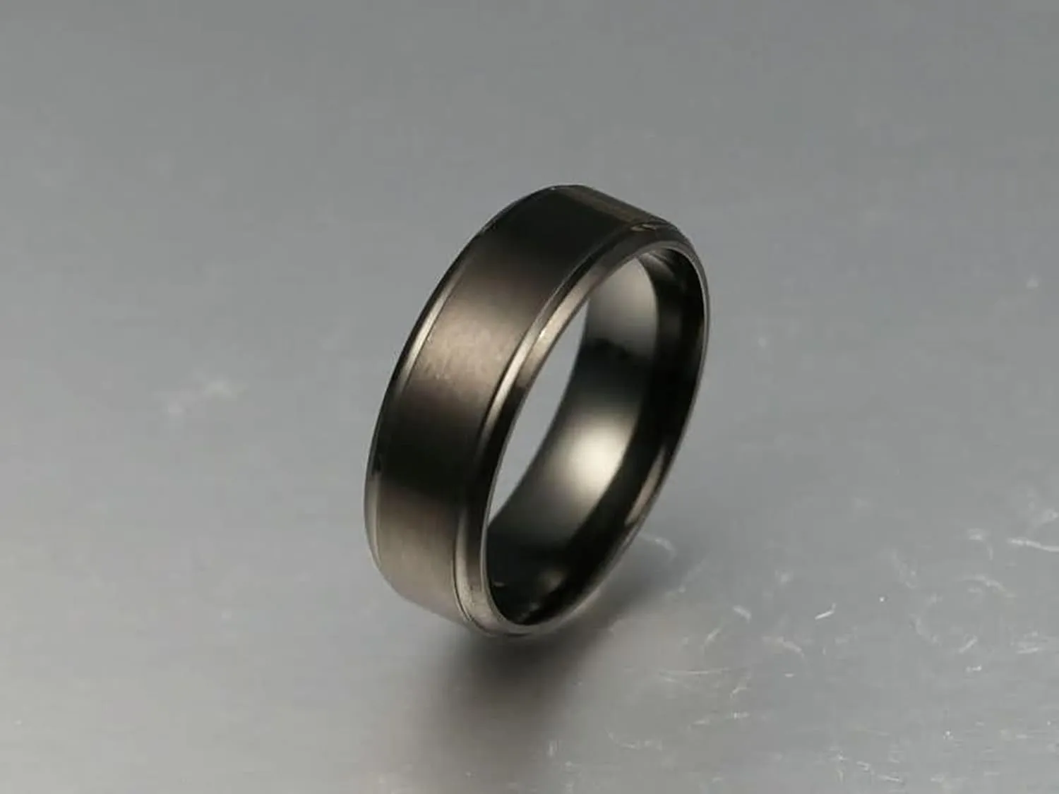 Daesar Couples Wedding Bands Sets, His and Hers Ring Sets Couples Stainless Steel Simple Matte Brushed 6/8MM Round Black