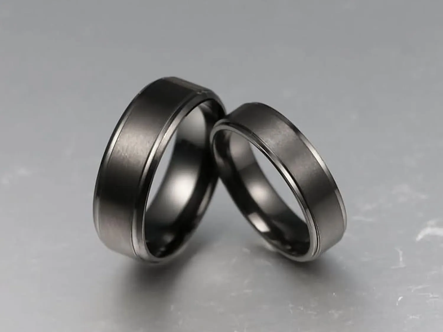 Daesar Couples Wedding Bands Sets, His and Hers Ring Sets Couples Stainless Steel Simple Matte Brushed 6/8MM Round Black