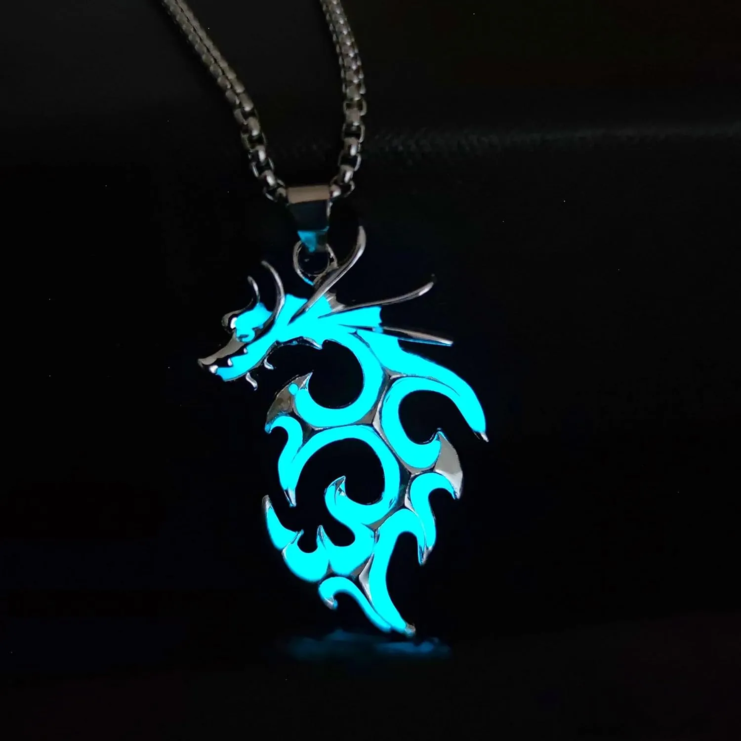 Dcfywl731 Dragon Necklace for Women Men Glow in The Dark Necklaces Flame Dragon Pendant Necklace Punk Choker Necklace Luminous Dragon Jewelry Gifts