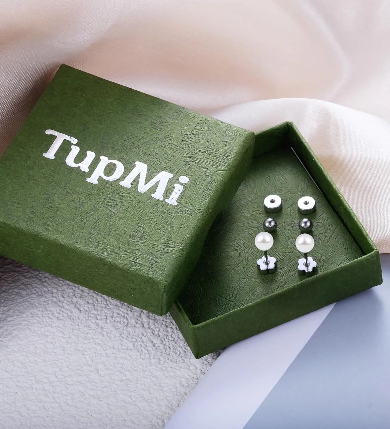 Flat Back Pearl Stud Earrings for Women Girls Stainless Steel Small Pearl Cartilage Earrings Hypoallergenic Pearl Screw Back Earrings for Sensitive Skin Helix Piercing Jewelry (5mm, Silver)
