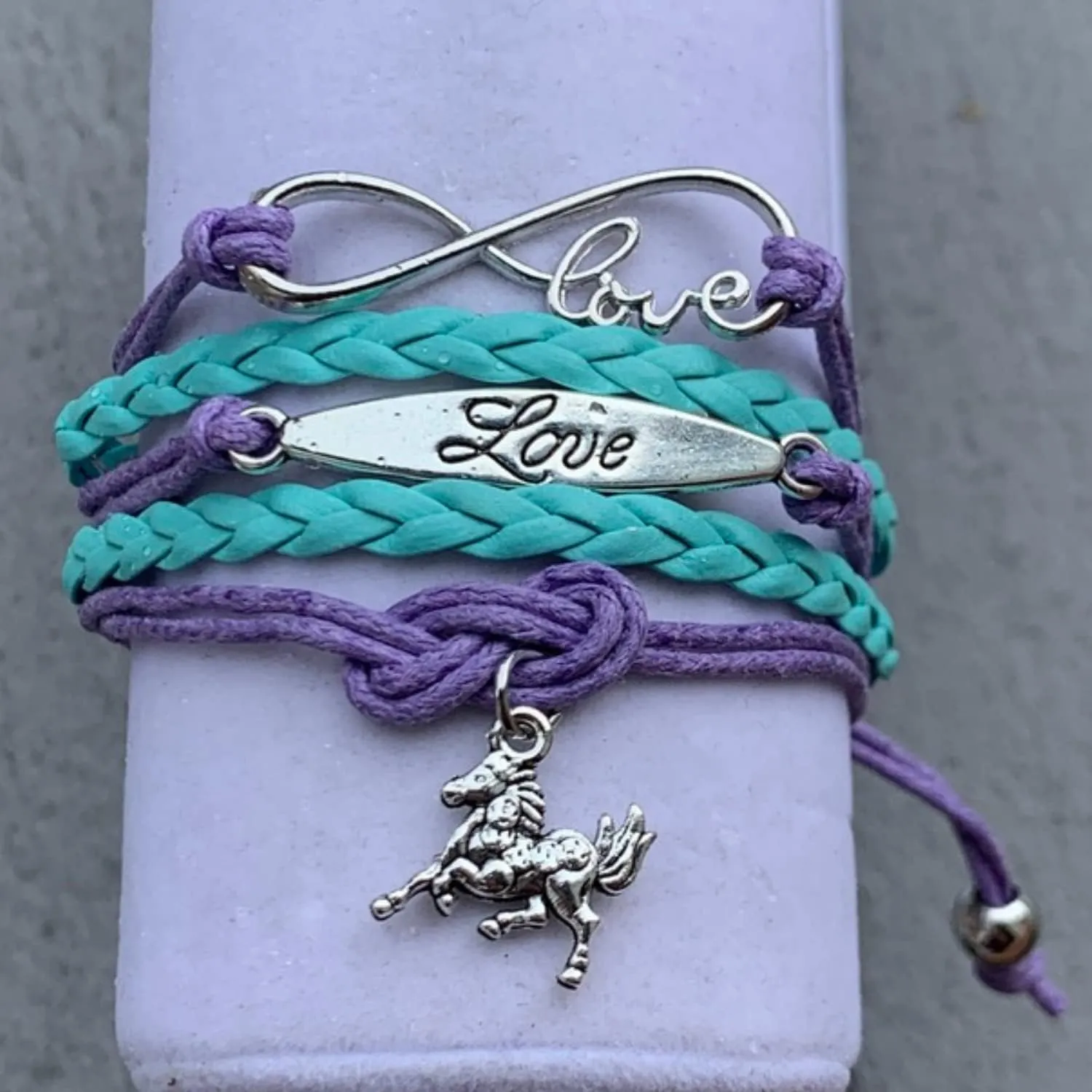 Horse Gifts for Girls Women Bracelet, Dainty Horse Jewelry Horse Gifts for Girls Teens Horse Lovers, Equestrian Jewelry, Pony Charm