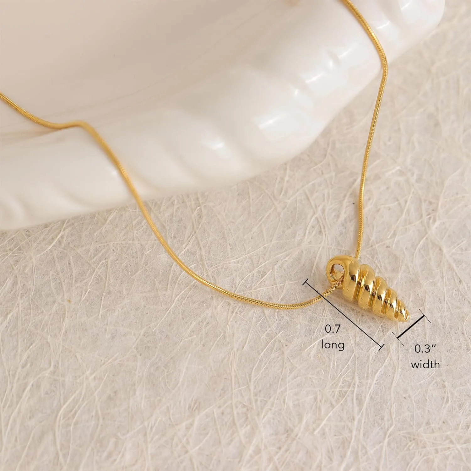 Jean Beau Dainty Gold Shell Pearl Pendant Necklaces for Women, Cute Seashell Chain Choker Necklace Summer Beach Prom Jewelry Gift