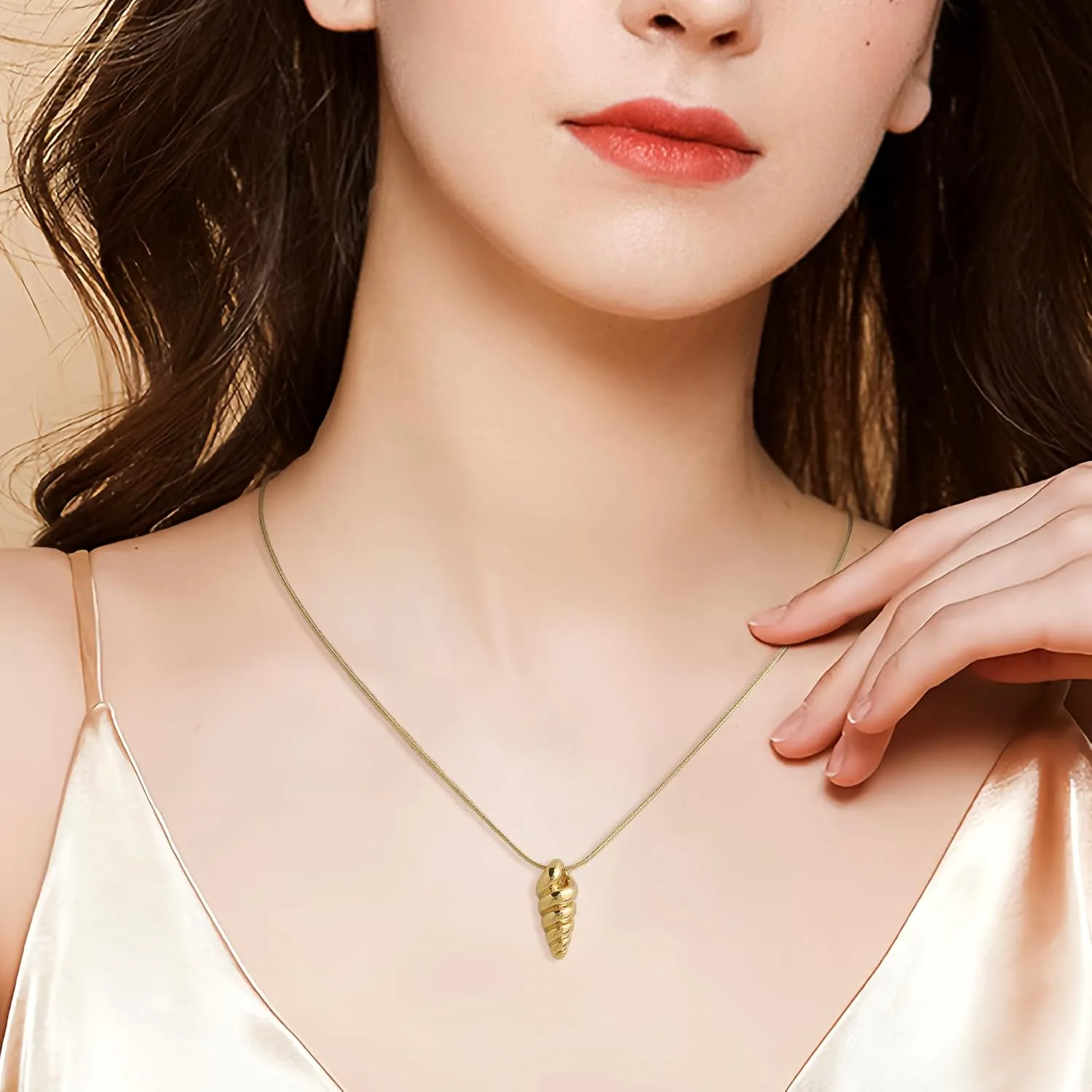 Jean Beau Dainty Gold Shell Pearl Pendant Necklaces for Women, Cute Seashell Chain Choker Necklace Summer Beach Prom Jewelry Gift
