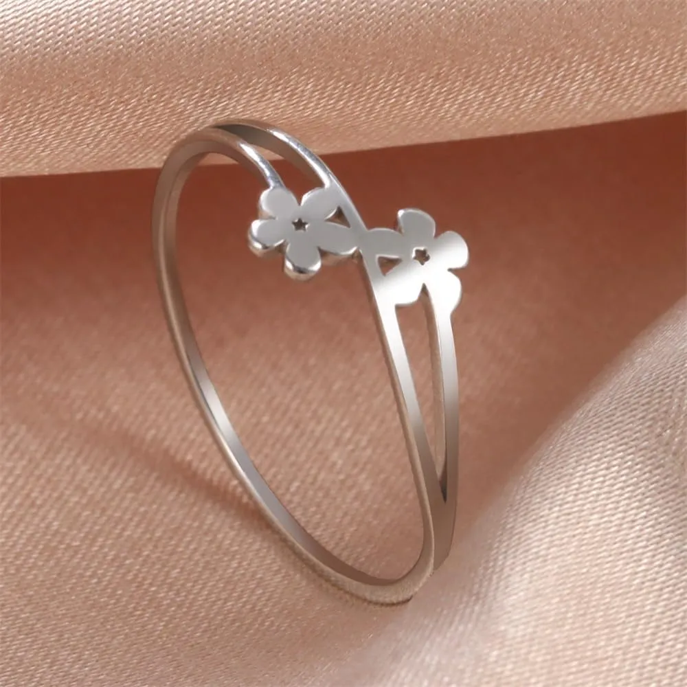 Pingyongchang Daisy Flower Rings Stainless Steel Daisy Ring Gold Minimalist Stacking Ring Statement Simple Aesthetic Jewelry Gift for Women
