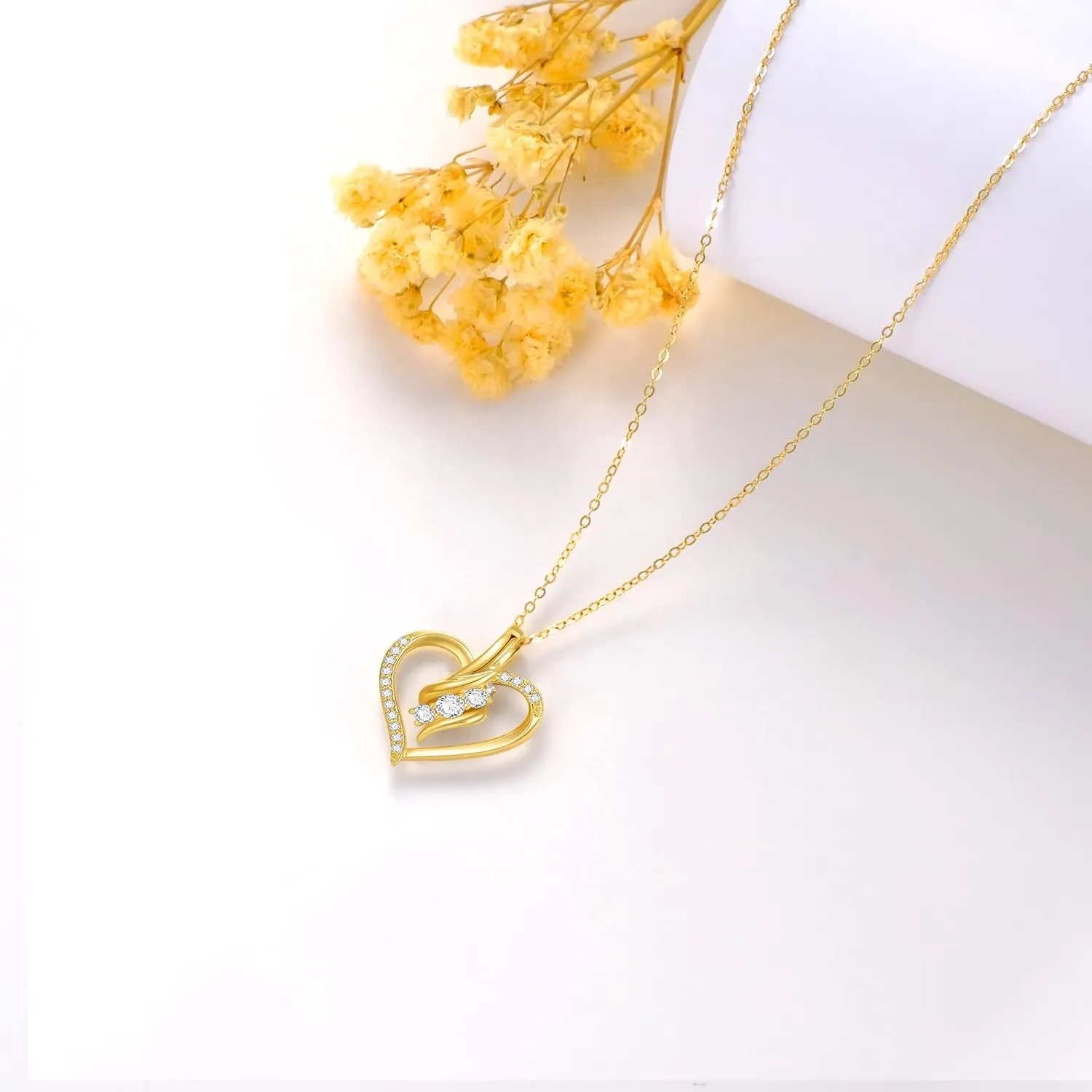 SISGEM 14K Solid Gold Heart Necklace for Women,Yellow Gold 0.55 Carat(CTTW) Moissanite Infinity Heart Pendant Necklaces Anniversary Birthday Gifts for Wife Mom 16''-18''
