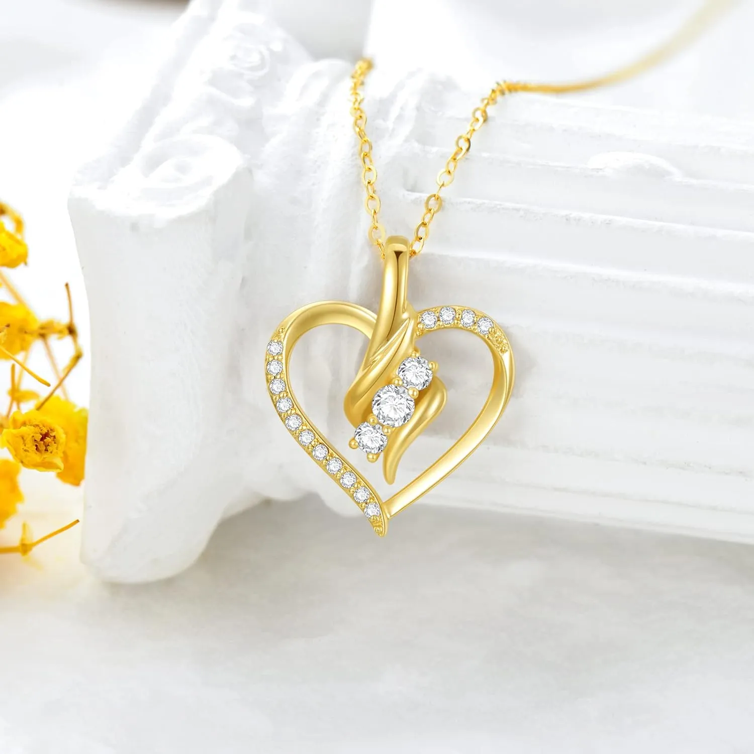 SISGEM 14K Solid Gold Heart Necklace for Women,Yellow Gold 0.55 Carat(CTTW) Moissanite Infinity Heart Pendant Necklaces Anniversary Birthday Gifts for Wife Mom 16''-18''
