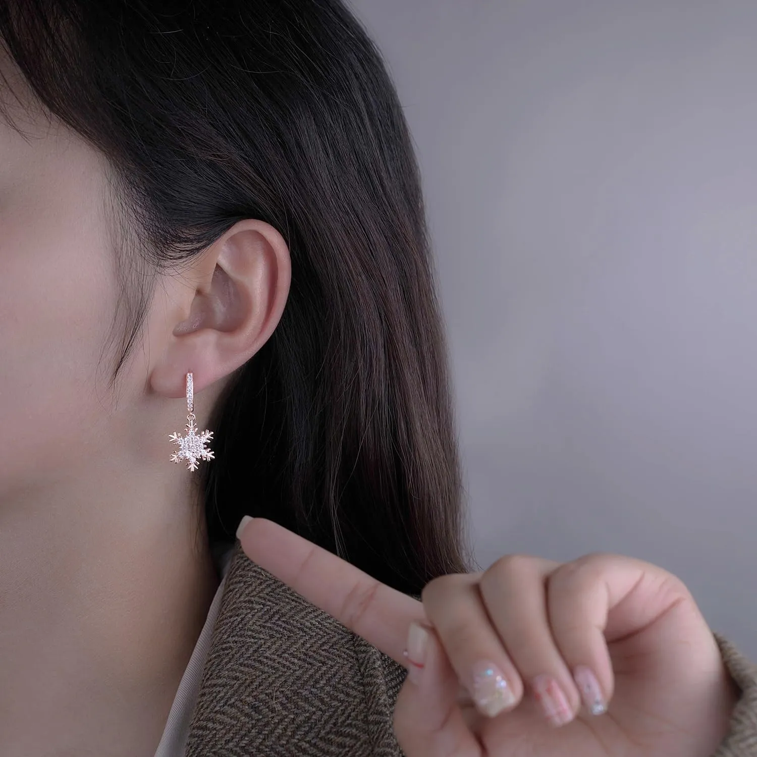 SLUYNZ Solid 925 Sterling Silver Sparkling CZ Snowflake Hoop Earrings for Women Teens Snowflake Hoop Earrings Huggie Earrings Drop Christmas Gifts