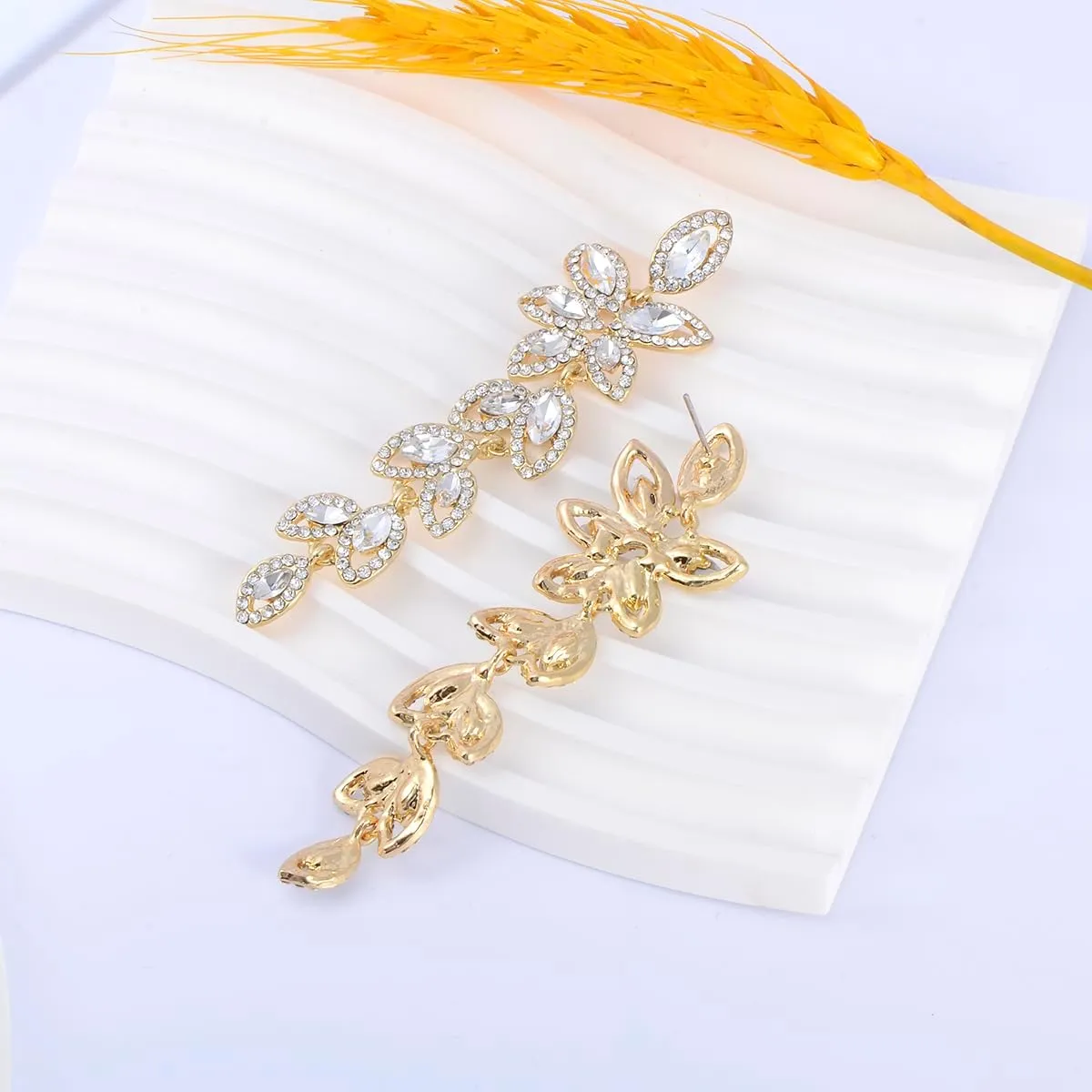 Wedding Rhinestone Drop Earrings - Womens Sparkling Long CZ Cluster Leaf Floral Crystal Vintage Bridal Chandelier Dangle Earrings for Women Brides Bridesmaids Party Prom