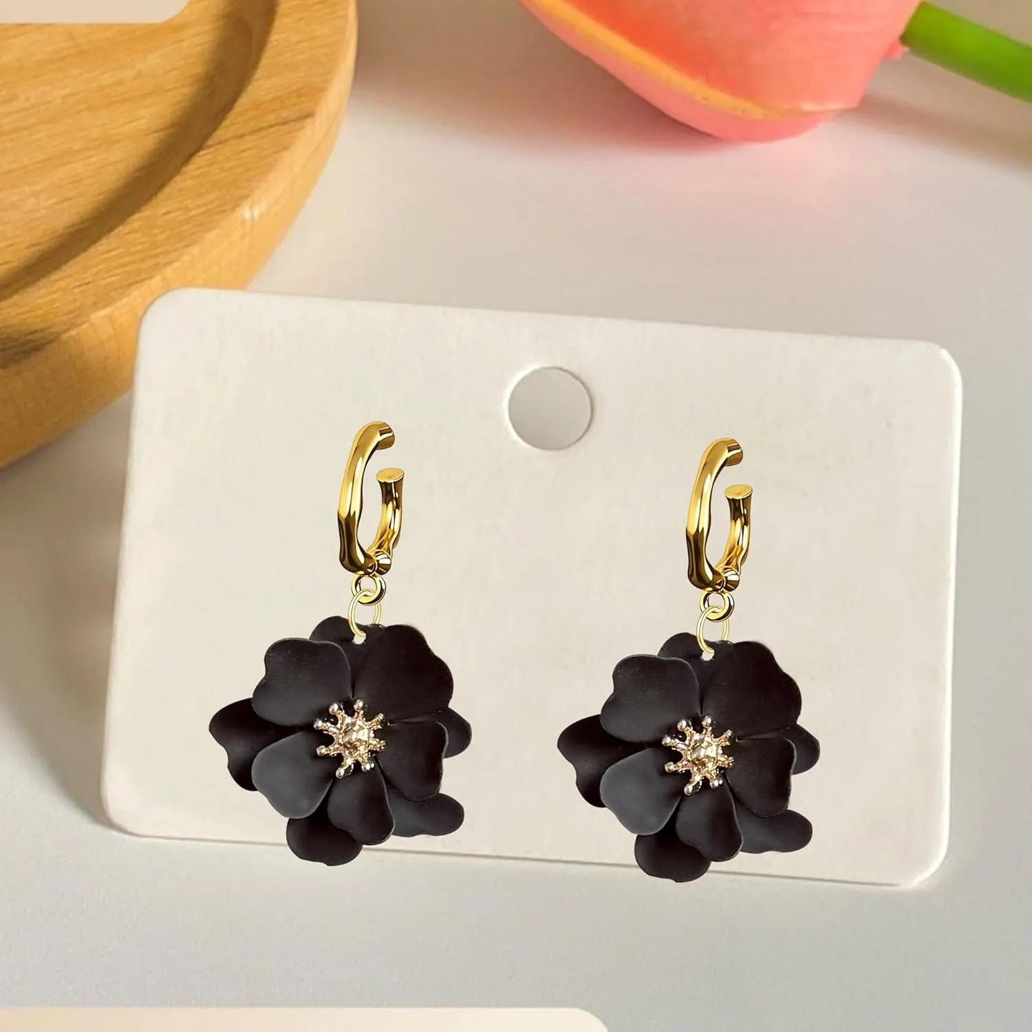 YUNXI Boho Flower Stud Earrings for Women Floral Flower Earrings with Gold Bud Design Minimalist Jewelry